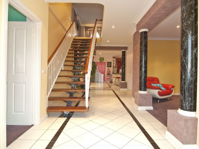 22 Sienna Crescent, Endeavour Hills VIC 3802