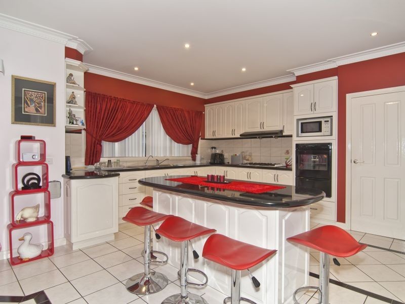 22 Sienna Crescent, Endeavour Hills VIC 3802