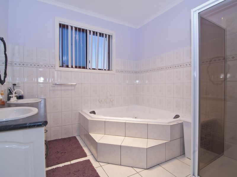 22 Sienna Crescent, Endeavour Hills VIC 3802