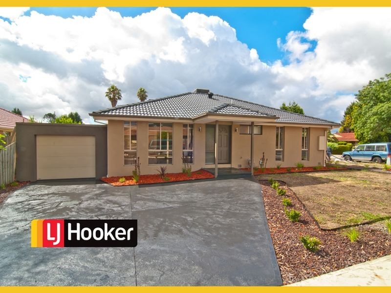 102 Chalcot Drive, Endeavour Hills VIC 3802