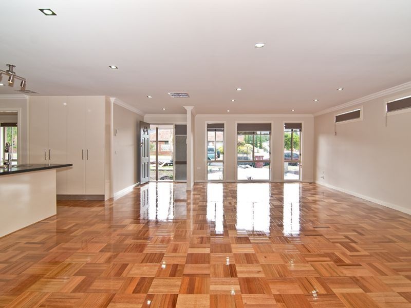 102 Chalcot Drive, Endeavour Hills VIC 3802