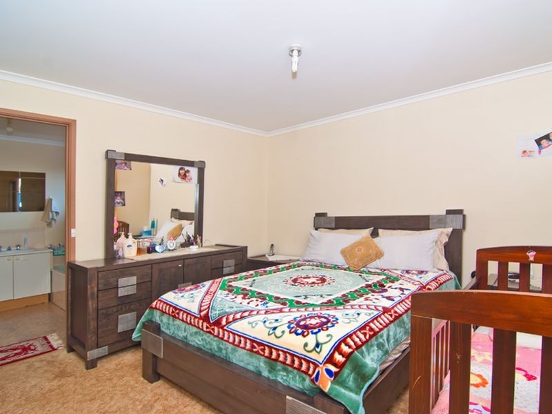 24 Tamarisk Road, Narre Warren VIC 3805