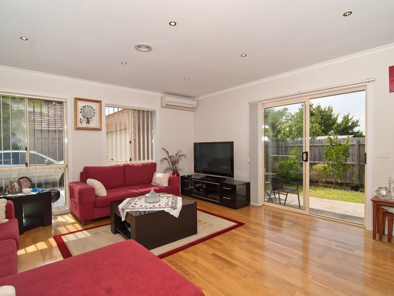 2/12 Burrows Avenue, Dandenong VIC 3175