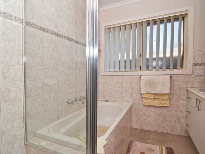 2/12 Burrows Avenue, Dandenong VIC 3175