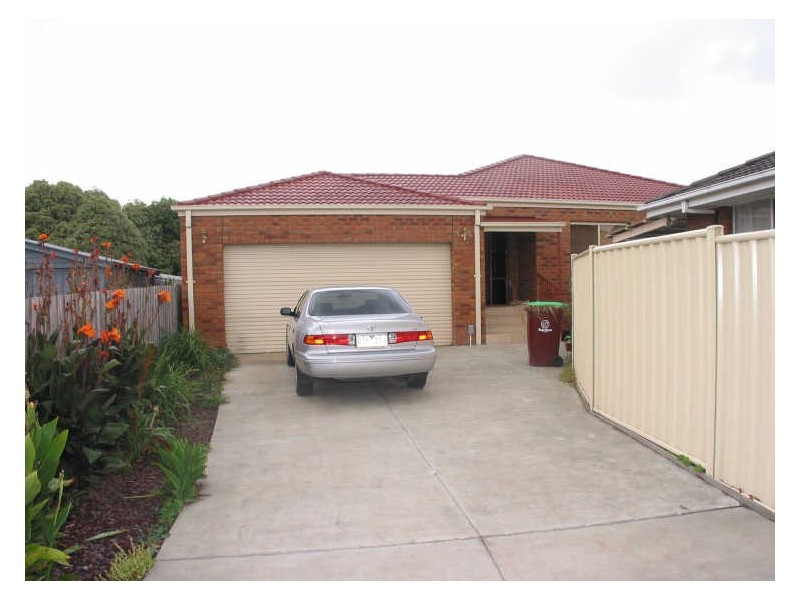 2/12 Rhoden Grove, Eumemmerring VIC 3177