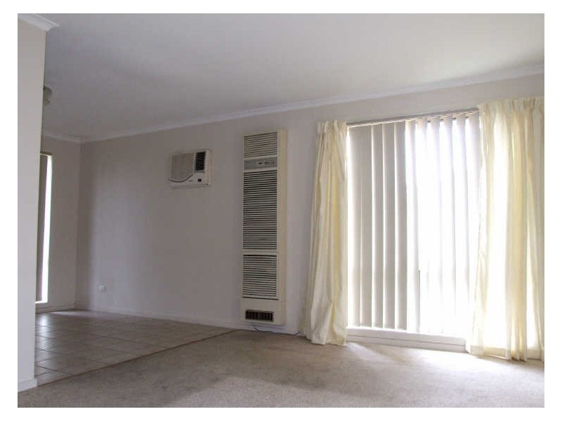 2/14 Jacinta Court, Doveton VIC 3177