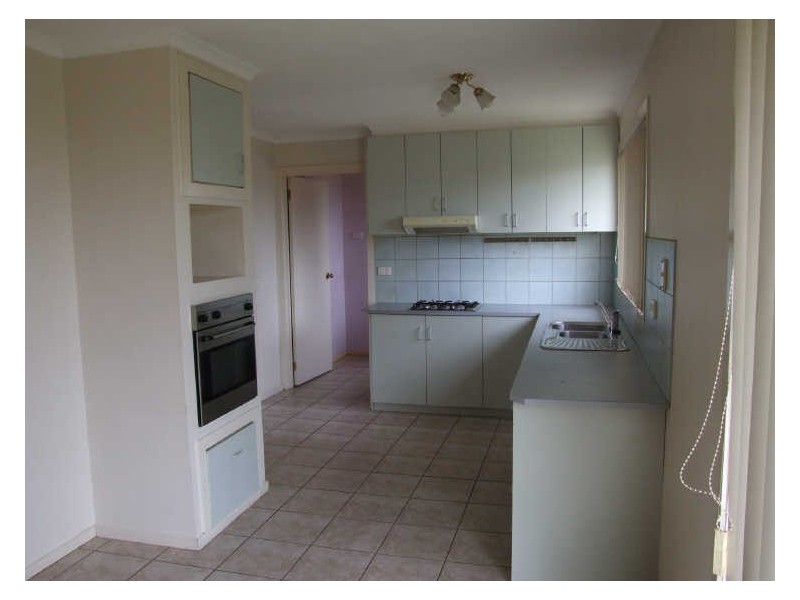 2/14 Jacinta Court, Doveton VIC 3177