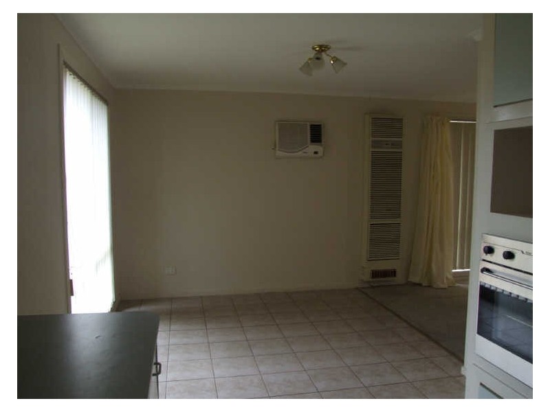 2/14 Jacinta Court, Doveton VIC 3177