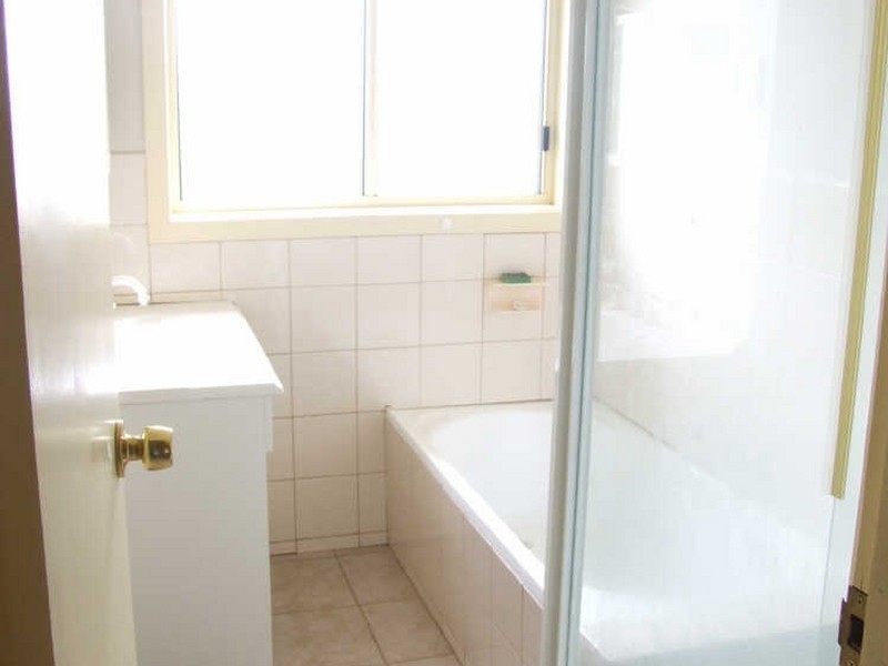 2/14 Jacinta Court, Doveton VIC 3177