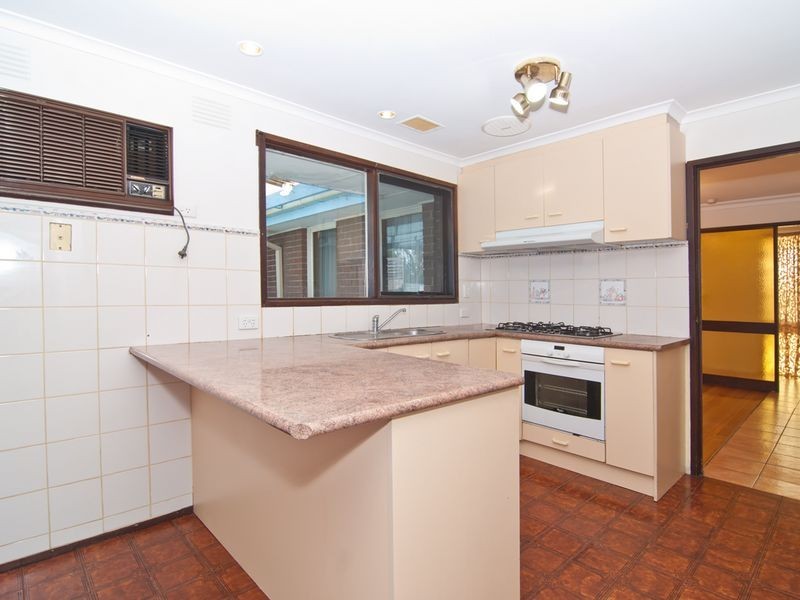 39 Chalcot Drive, Endeavour Hills VIC 3802
