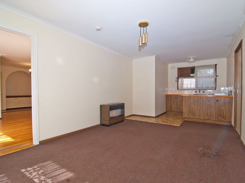 39 Chalcot Drive, Endeavour Hills VIC 3802