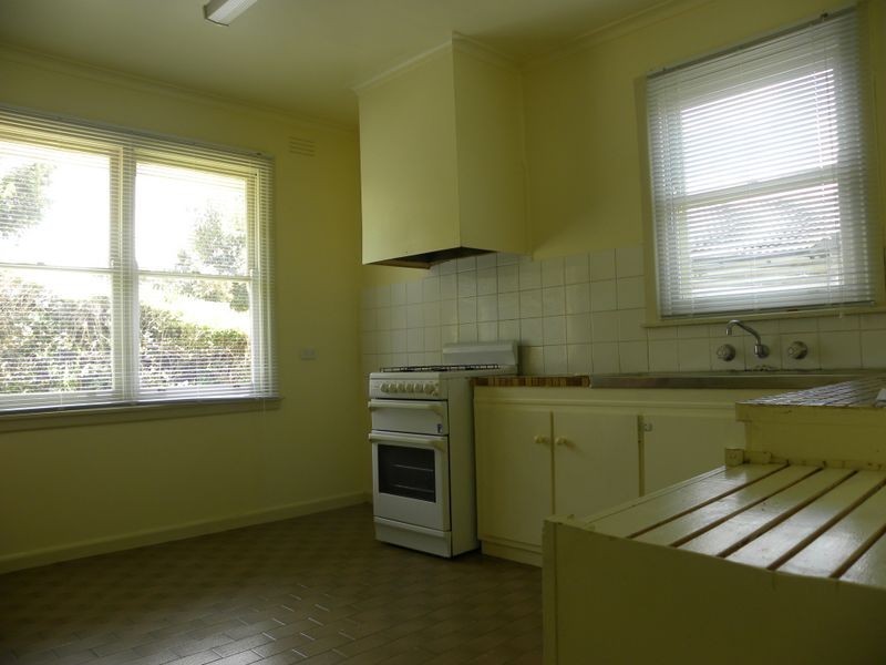 4 Laburnum Grove, Doveton VIC 3177