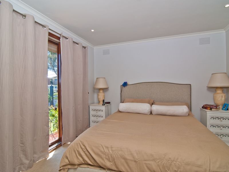 14 Rossiter Avenue, Endeavour Hills VIC 3802