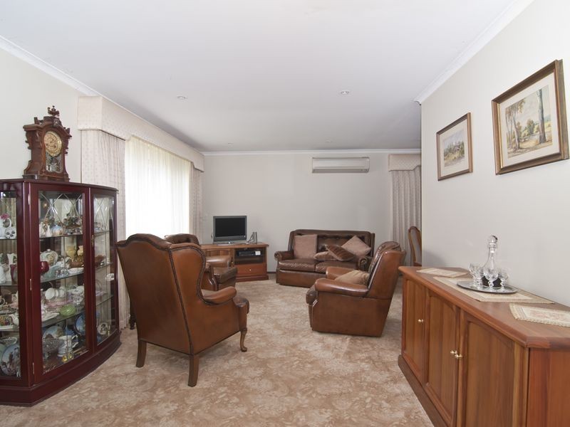 2 Rapanea Court, Endeavour Hills VIC 3802