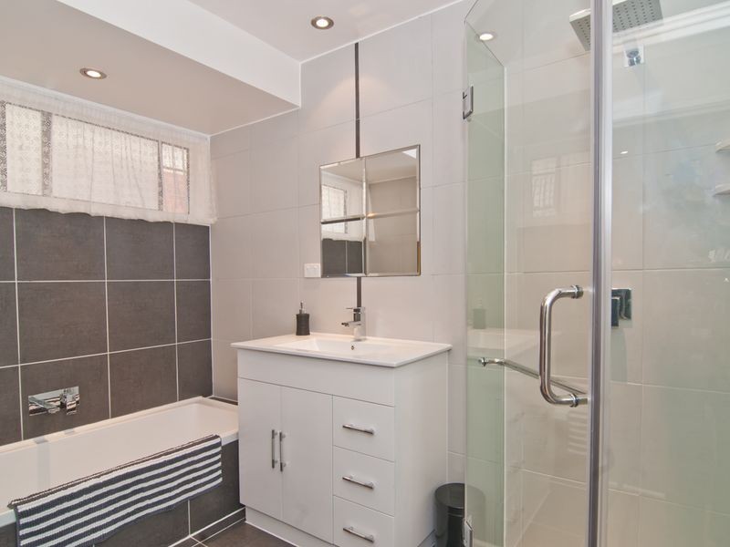 26 Zachary Hicks Crescent, Endeavour Hills VIC 3802