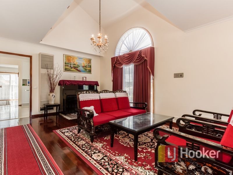 77 Georgette Crescent, Endeavour Hills VIC 3802
