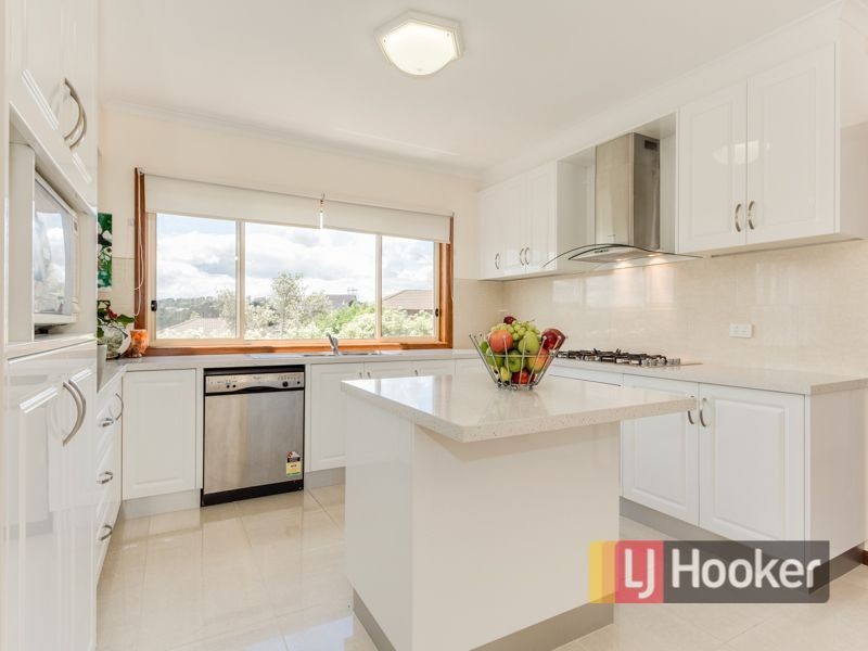 77 Georgette Crescent, Endeavour Hills VIC 3802