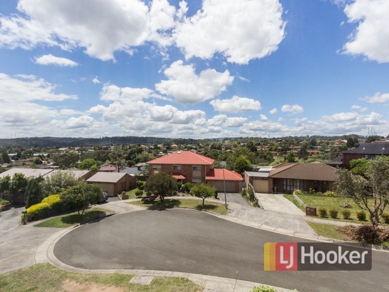 77 Georgette Crescent, Endeavour Hills VIC 3802