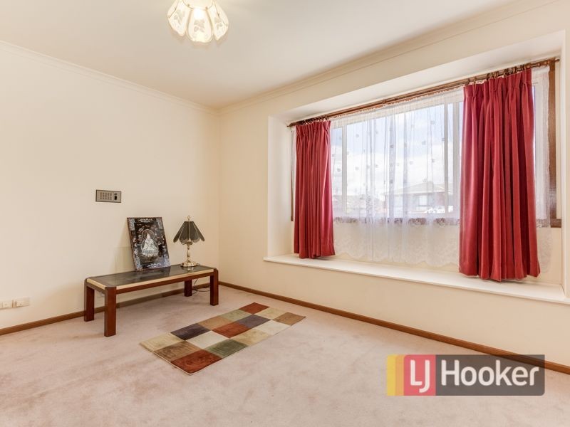 77 Georgette Crescent, Endeavour Hills VIC 3802