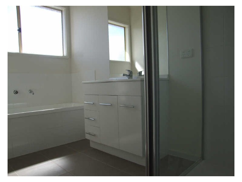 1/90 Rebecca Street, Doveton VIC 3177