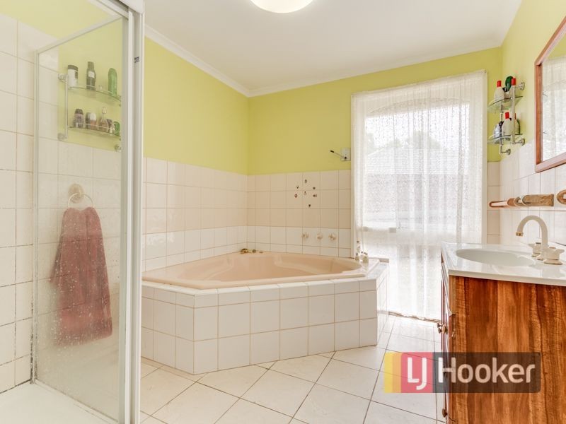 11 Stephens Close, Endeavour Hills VIC 3802