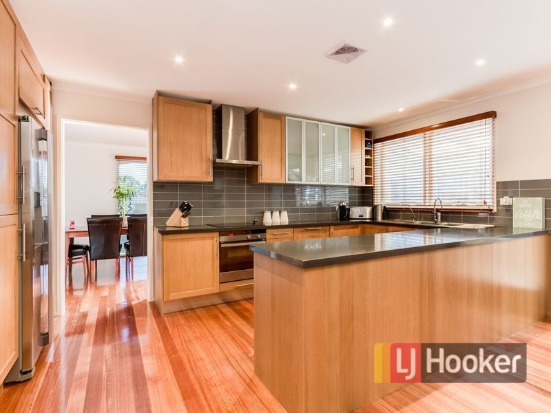 16 Orton Rise, Endeavour Hills VIC 3802