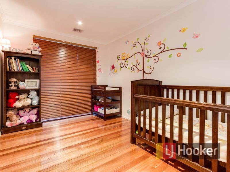 16 Orton Rise, Endeavour Hills VIC 3802