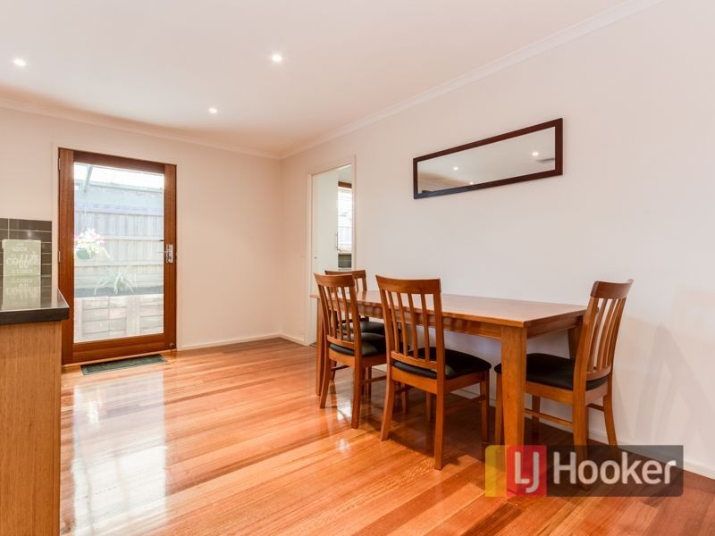 16 Orton Rise, Endeavour Hills VIC 3802