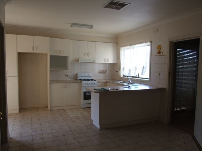 16 Roberta Street, Dandenong VIC 3175