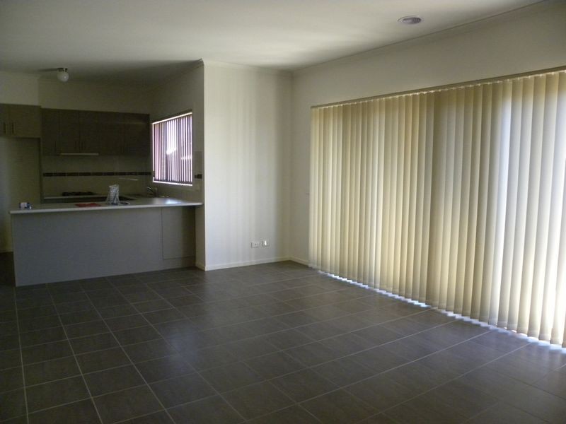 19 Tranquil Lane, Cranbourne North VIC 3977