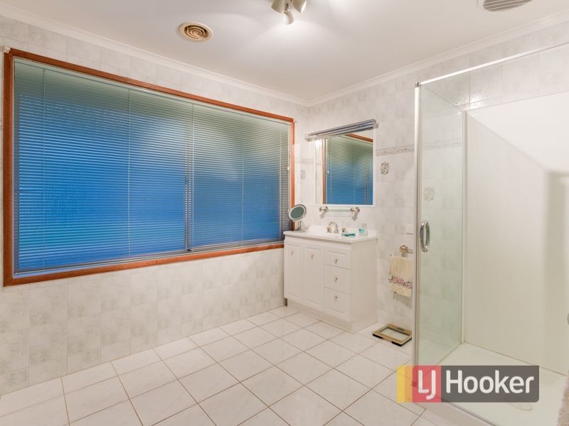 6 Dundee Court, Endeavour Hills VIC 3802
