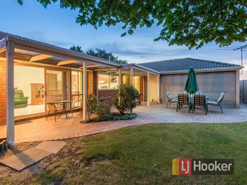 6 Dundee Court, Endeavour Hills VIC 3802