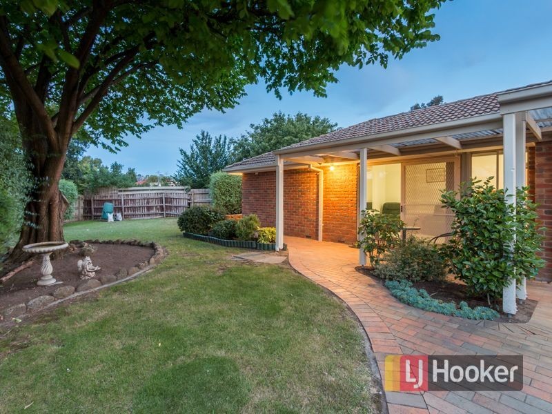 6 Dundee Court, Endeavour Hills VIC 3802