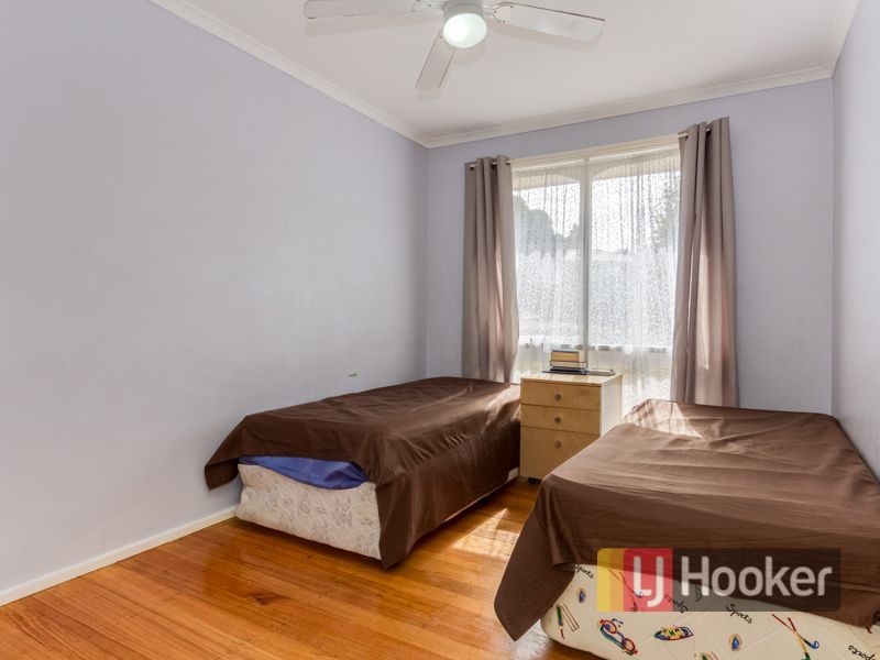 24 Ravenhill Crescent, Endeavour Hills VIC 3802