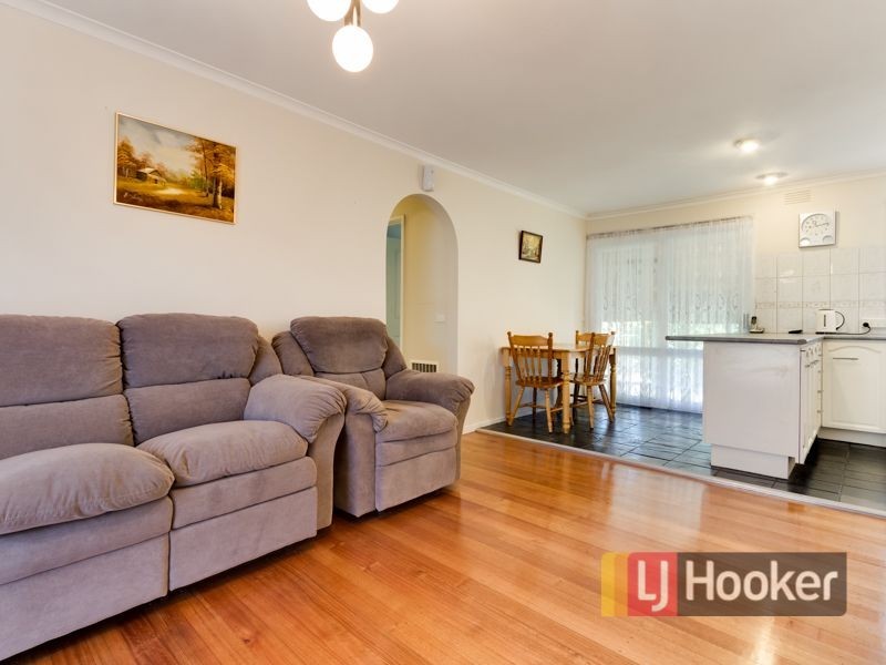 31 Isaac Smith Crescent, Endeavour Hills VIC 3802