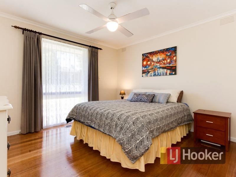 31 Isaac Smith Crescent, Endeavour Hills VIC 3802