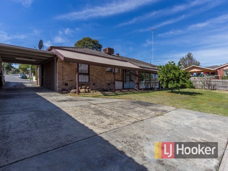 31 Isaac Smith Crescent, Endeavour Hills VIC 3802