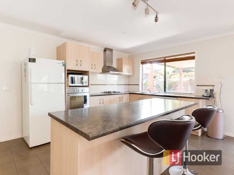 8 Cromwell Lane, Cranbourne East VIC 3977