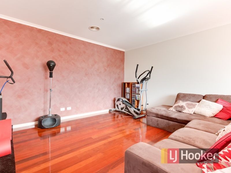 8 Cromwell Lane, Cranbourne East VIC 3977