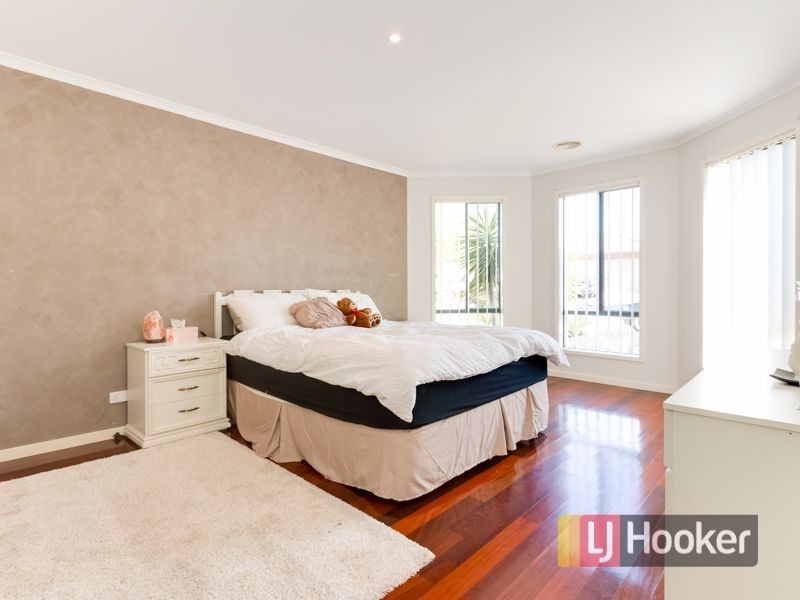 8 Cromwell Lane, Cranbourne East VIC 3977
