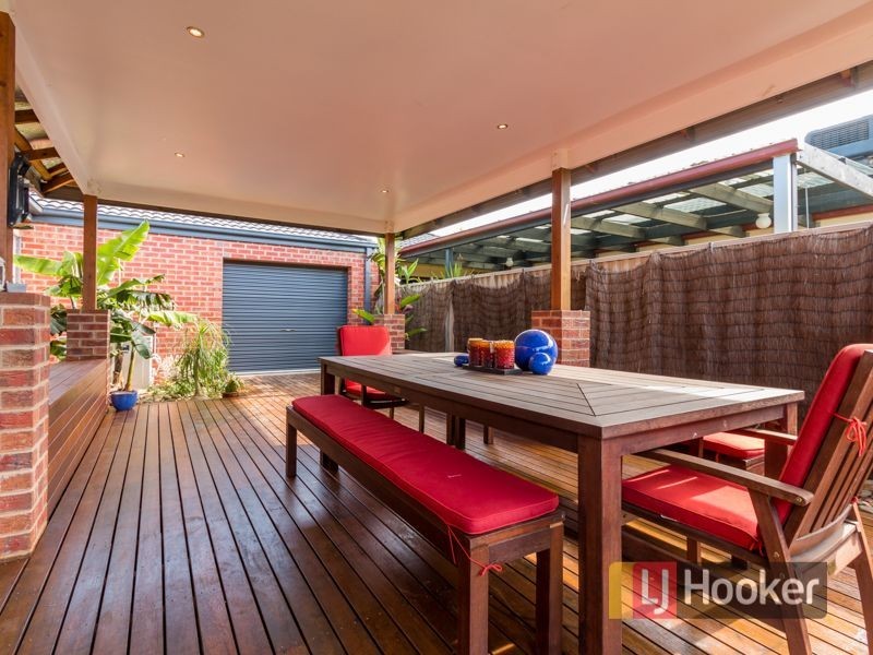 8 Cromwell Lane, Cranbourne East VIC 3977