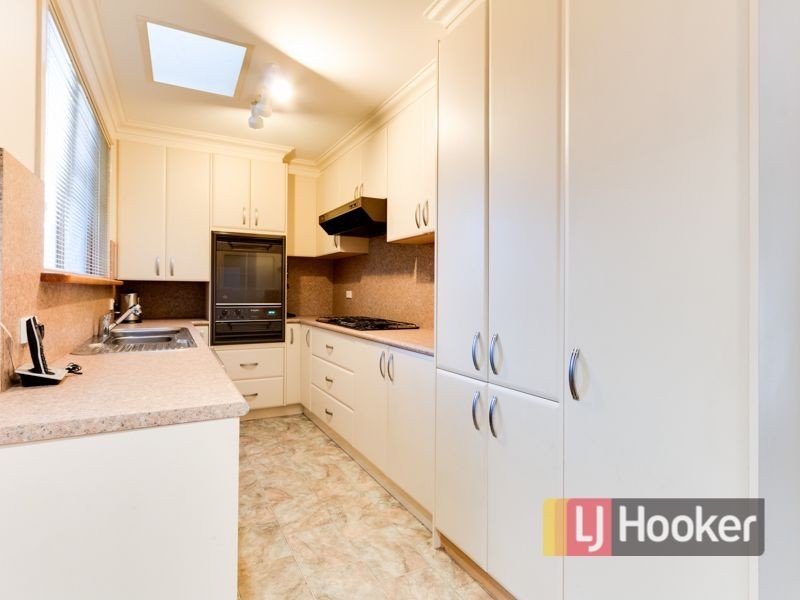 19 Amalfi Drive, Endeavour Hills VIC 3802