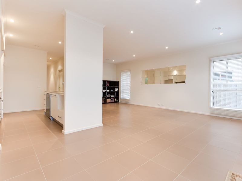 5 Barrier Reef Circuit, Endeavour Hills VIC 3802