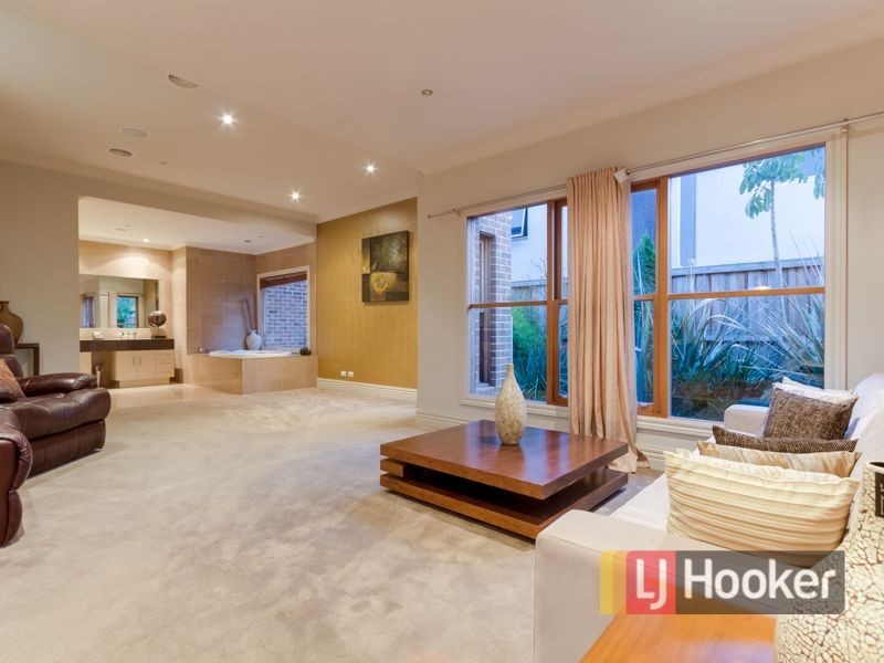 1 William Road, Berwick VIC 3806