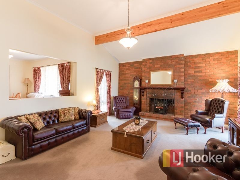 8 Enfield Close, Endeavour Hills VIC 3802