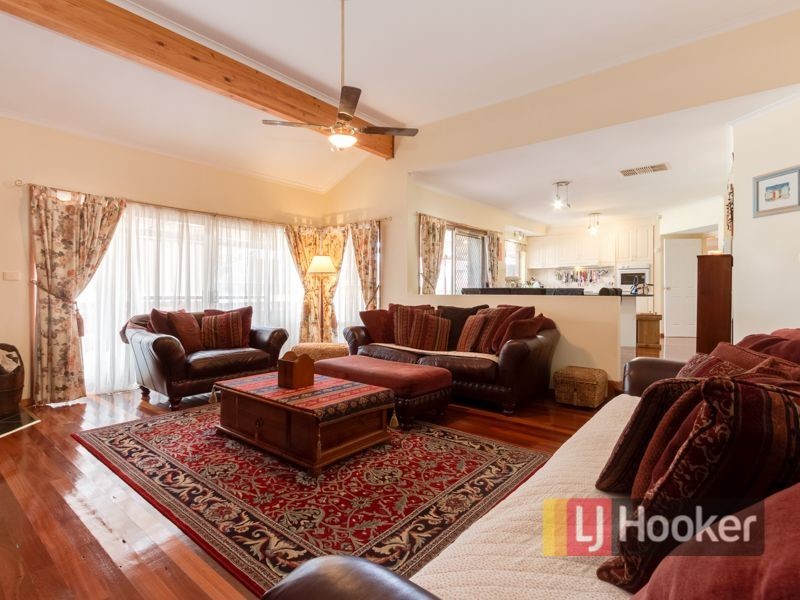 8 Enfield Close, Endeavour Hills VIC 3802