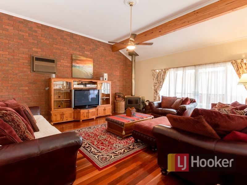 8 Enfield Close, Endeavour Hills VIC 3802