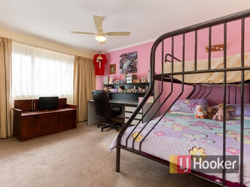 8 Enfield Close, Endeavour Hills VIC 3802