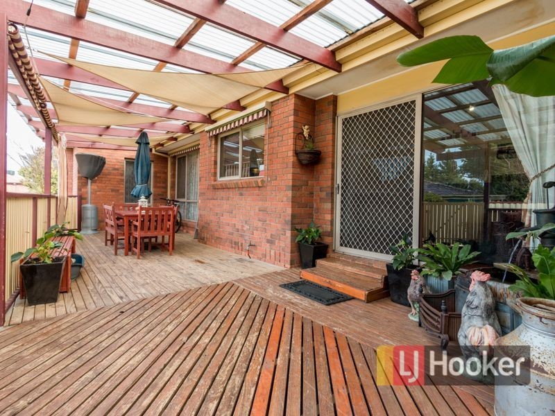 8 Enfield Close, Endeavour Hills VIC 3802