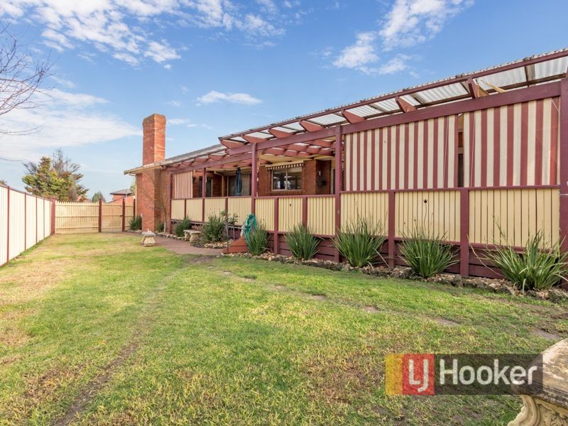 8 Enfield Close, Endeavour Hills VIC 3802